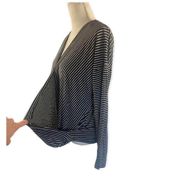 TAHARI LONG SLEEVE SURPLICE STRIPED JERSEY WRAP TOP BLACK WHITE LARGE - Picture 6 of 9